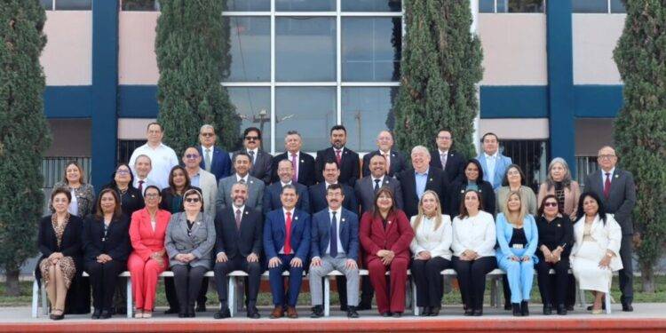 Evalúa rector avances de la UAT al cierre del ciclo escolar