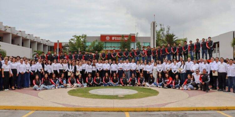 Forma UAT a estudiantes con más competencias para el mercado laboral