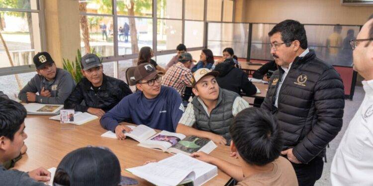 El diálogo con universitarios define el nuevo rumbo de la UAT: rector