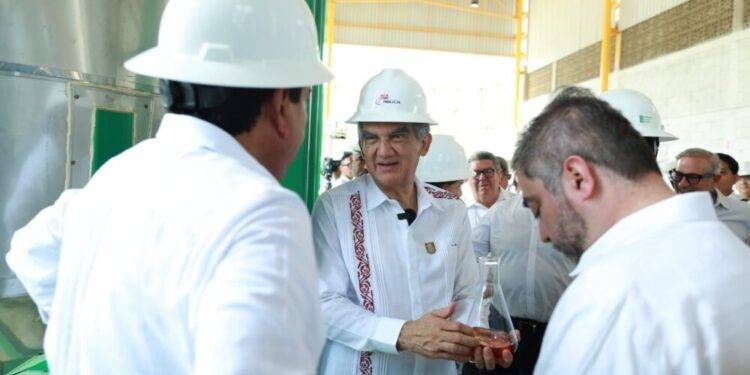 Gobernador constata avance de planta de combustibles alternativos en Altamira