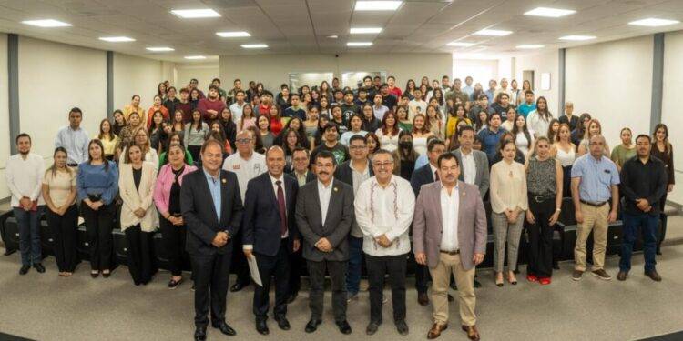 Exponen en la UAT conferencia “Voto Migrante, Elecciones 2027”