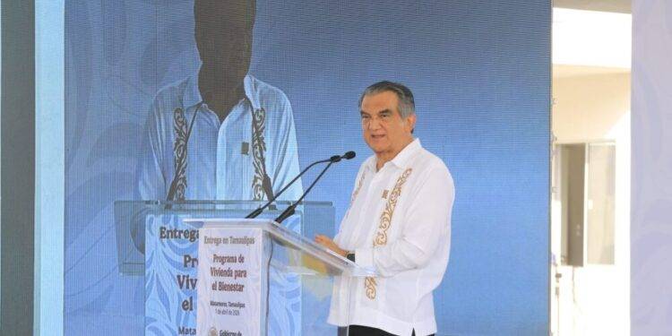 En enlace a la mañanera, presidenta Sheinbaum y Américo entregan viviendas a familias de pescadores en Tamaulipas