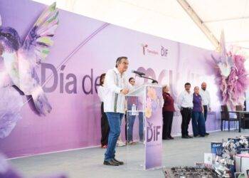 Américo y María celebran a las madres y llevan brigada de servicios a Abasolo