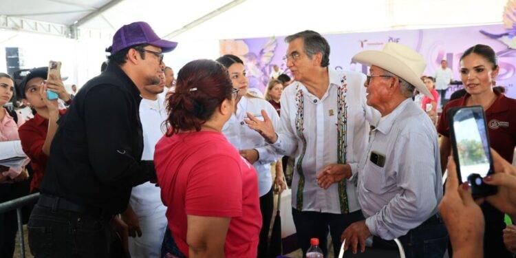 SEDENER entrega dos estufas eficientes de leña en la brigada del DIF Tamaulipas