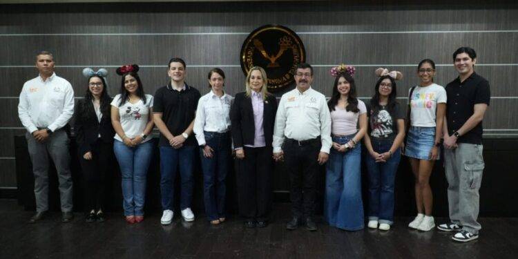 Envía UAT segunda generación de alumnos al programa intercultural de Disney