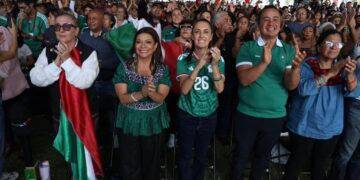Claudia Sheinbaum inicia la mañanera con aplausos por el triunfo de la selección mexicana en el Mundial