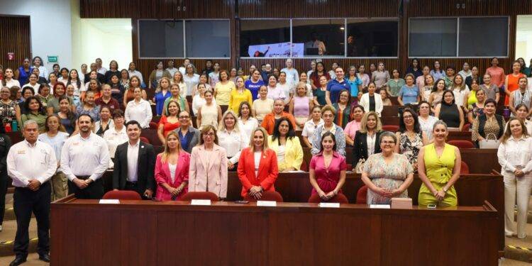 Impulsa la UAT talleres de motivación y liderazgo para mujeres