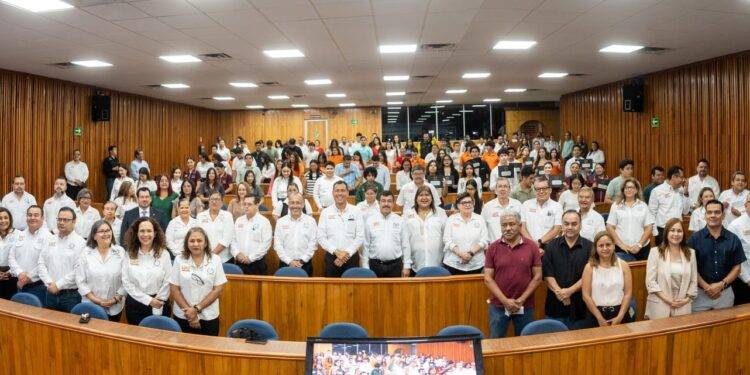 Reconoce la UAT excelencia académica con la entrega de más de 600 becas y estímulos educativos
