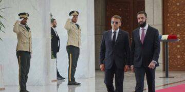 Bombas explotan cerca del hotel de Emmanuel Macron: Reportan ataques próximos a su hospedaje en Siria