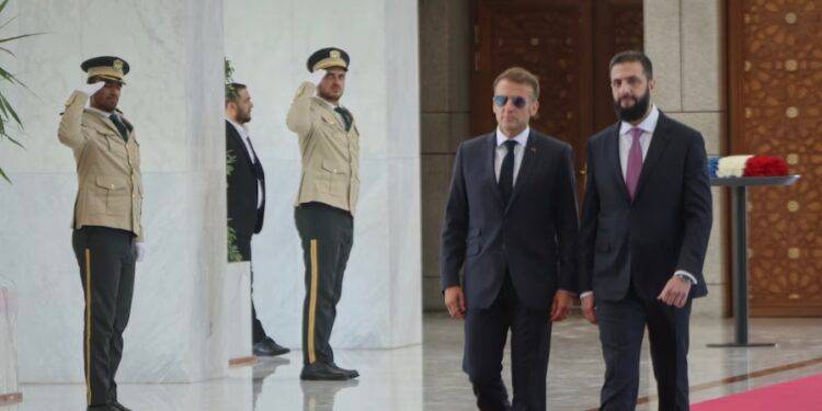 Bombas explotan cerca del hotel de Emmanuel Macron: Reportan ataques próximos a su hospedaje en Siria