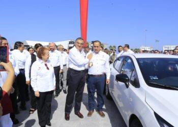 Entrega Américo Villarreal vehículos y maquinaria por 125.2 mdp