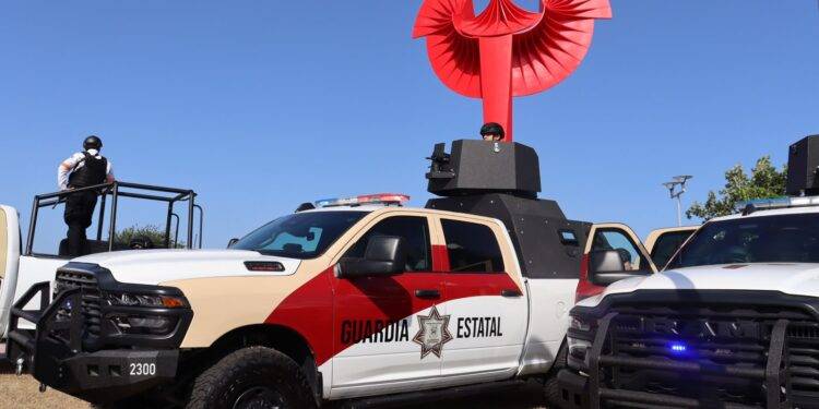 Fortalece Américo Villarreal a la Guardia Estatal con 17 patrullas y dos torres móviles de videovigilancia