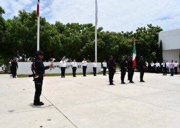 Toman protesta de bandera policías recién integrados a la Guardia Estatal