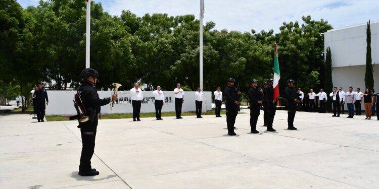 Toman protesta de bandera policías recién integrados a la Guardia Estatal