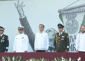 Américo preside desfile cívico-militar por el 216 aniversario de la Independencia de México