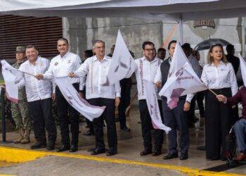 Fortalece SET escuelas públicas con mobiliario y equipos