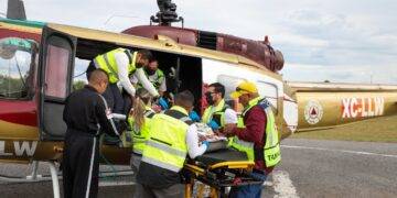 Trasladan en aeronave médica a paciente a unidad de quemados del  Hospital General de Victoria